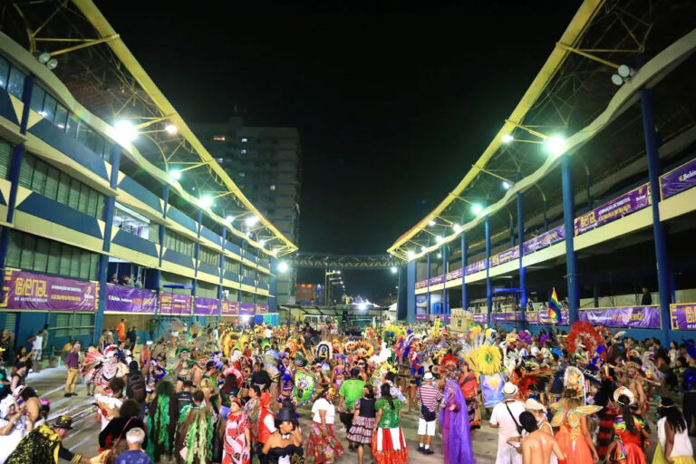 Escolas de Samba do grupo especial de Belém desfilam na Aldeia Cabana nesta sexta e sábado