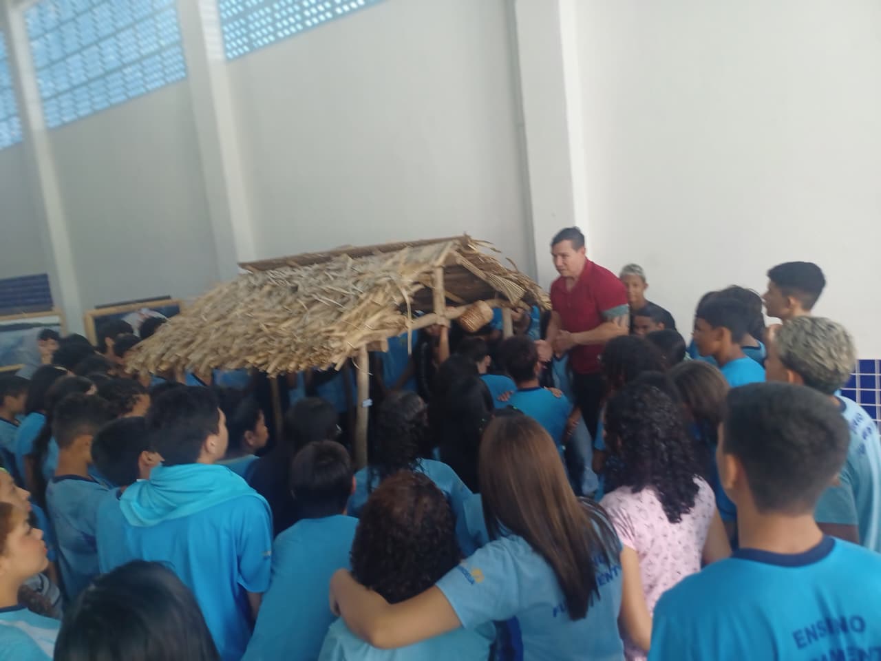 AMAZONIZAR O OLHAR: MOSTRA ITINERANTE LEVA OS SABORES E SABERES DA CULTURA PARAENSE A ESCOLAS DE ANANINDEUA