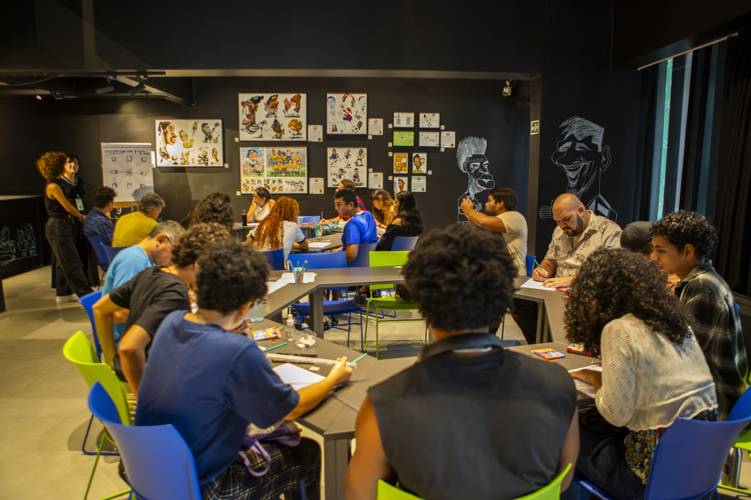 Quadrinhos, humor e futebol movimentam domingo no Centro Cultural Banco da Amazônia