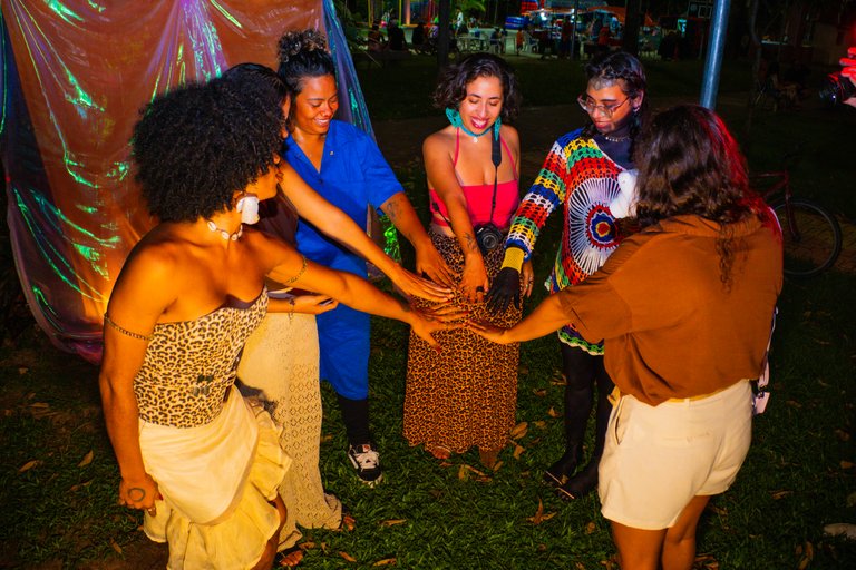 Exposição reúne cinco mulheres e revela a pluralidade da arte amazônica