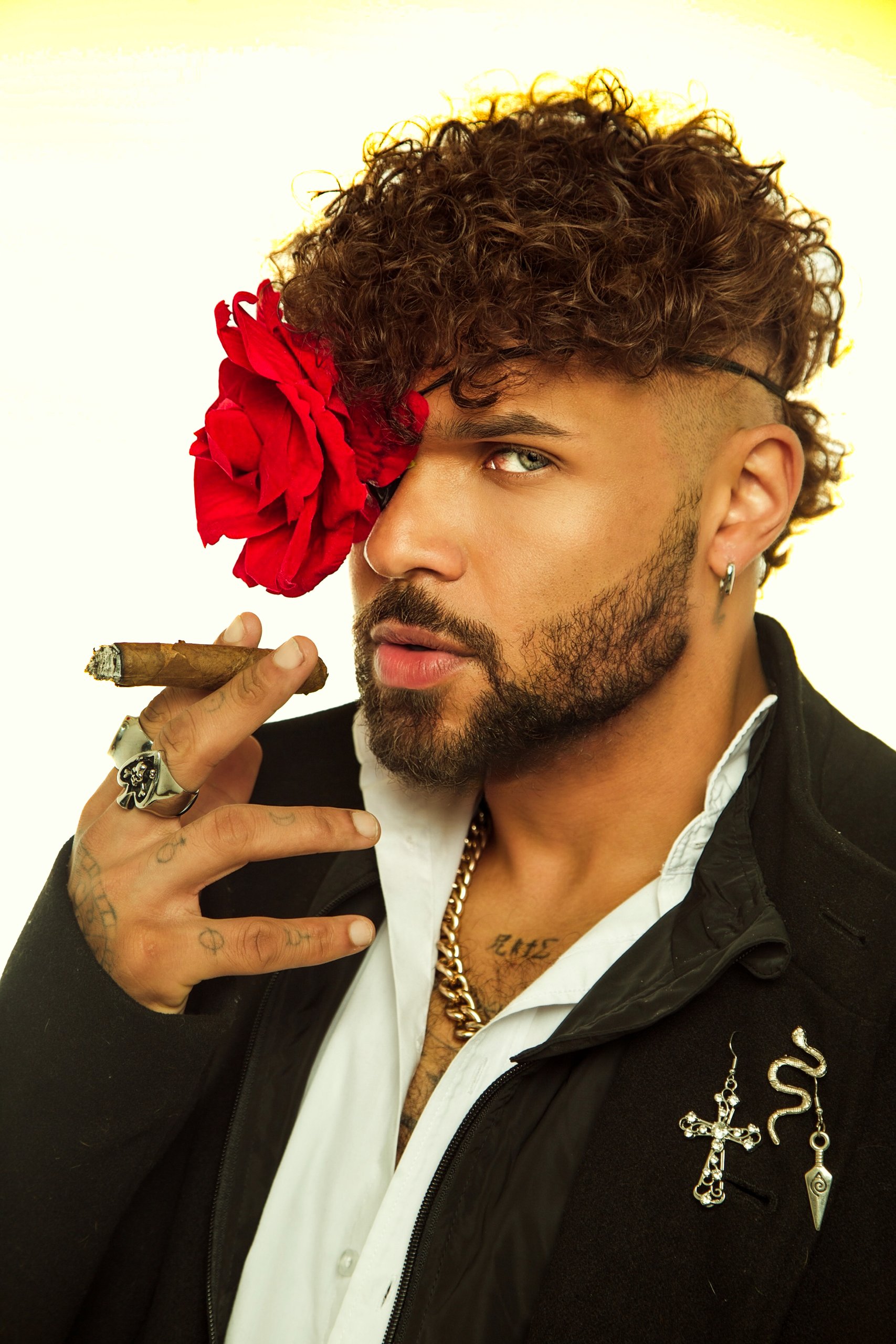 Gabriel Sebastian transforma liberdade em música no EP de estreia “FOGE CMG”